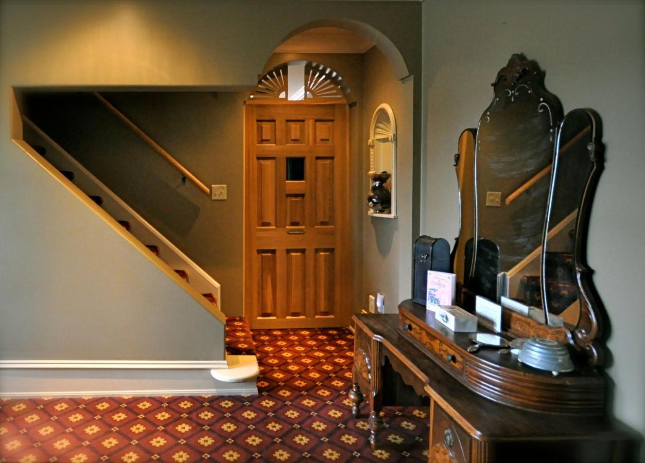 Creighton Manor Inn Bed & Breakfast Орілья Екстер'єр фото