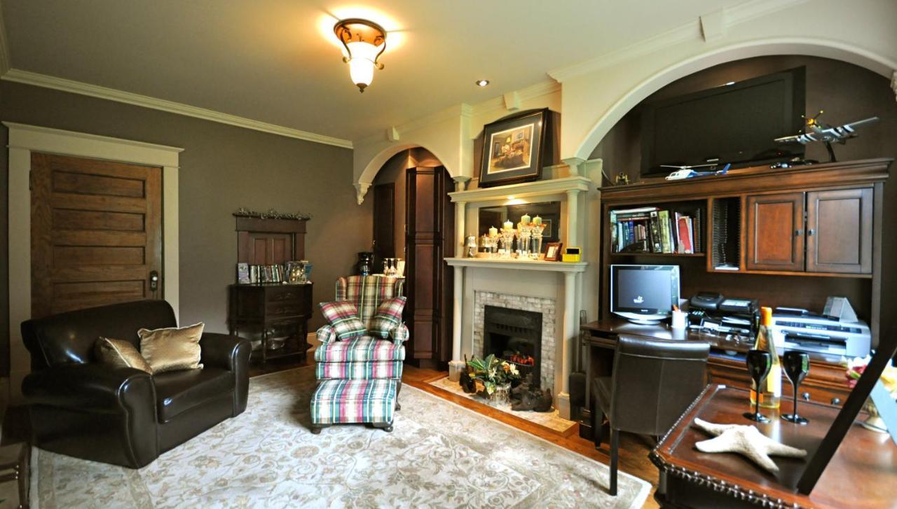 Creighton Manor Inn Bed & Breakfast Орілья Екстер'єр фото