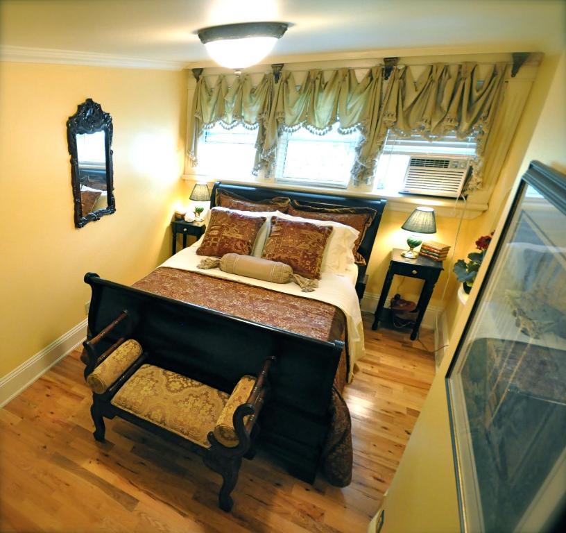 Creighton Manor Inn Bed & Breakfast Орілья Номер фото